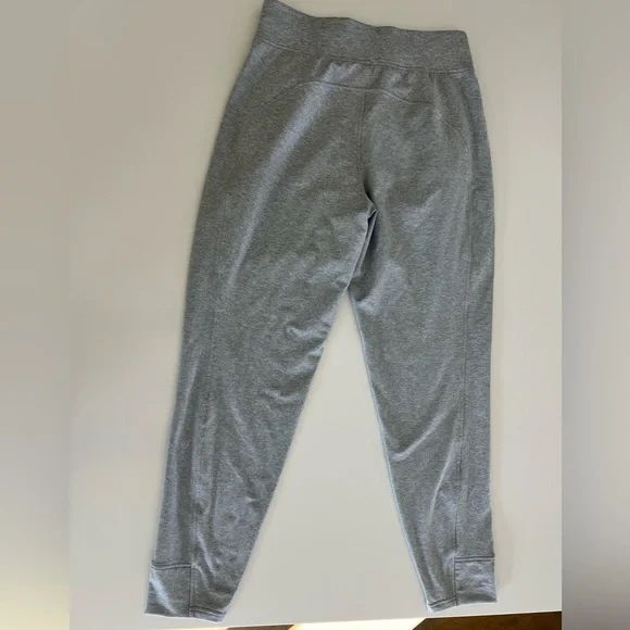 Women’s Lulu size 8 joggers - Picture 2 of 5
